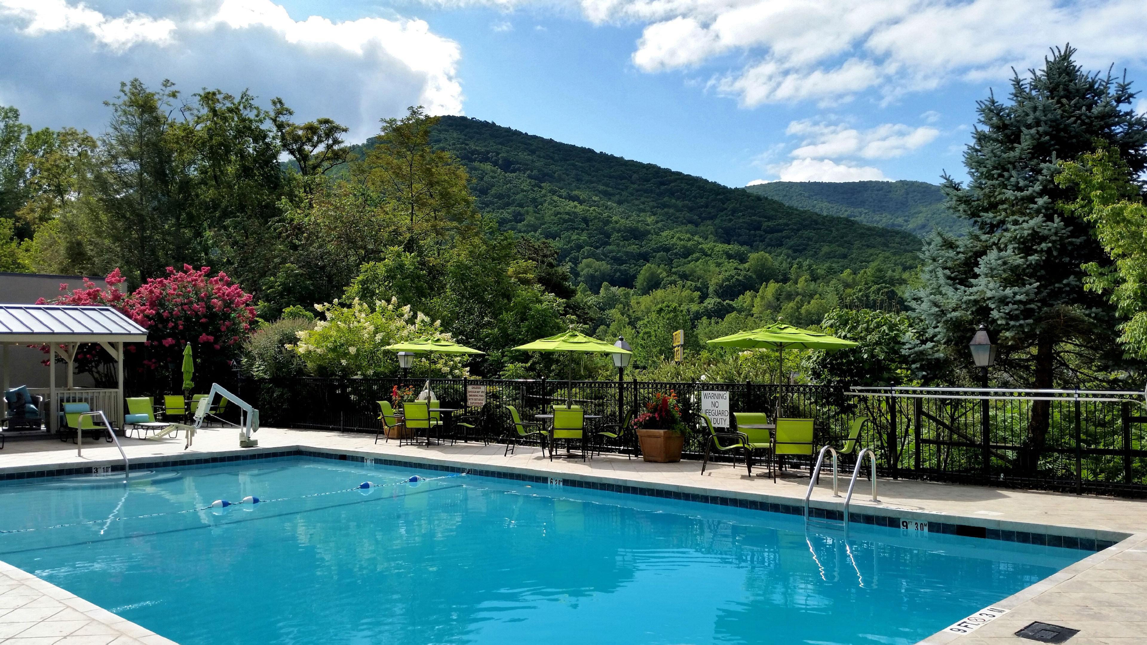 Holiday Inn Asheville East-Blue Ridge Pkwy By Ihg Bagian luar foto