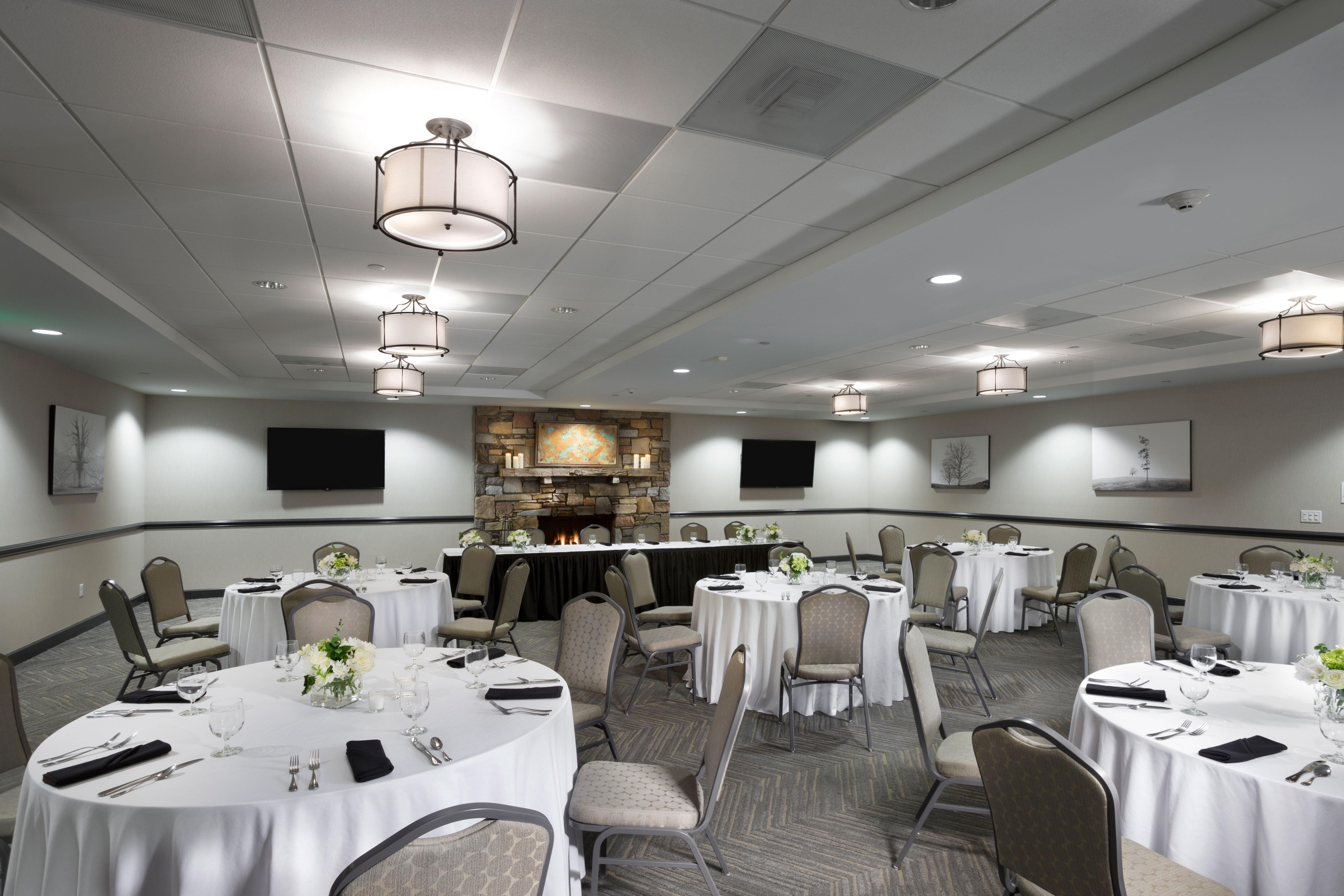 Holiday Inn Asheville East-Blue Ridge Pkwy By Ihg Bagian luar foto
