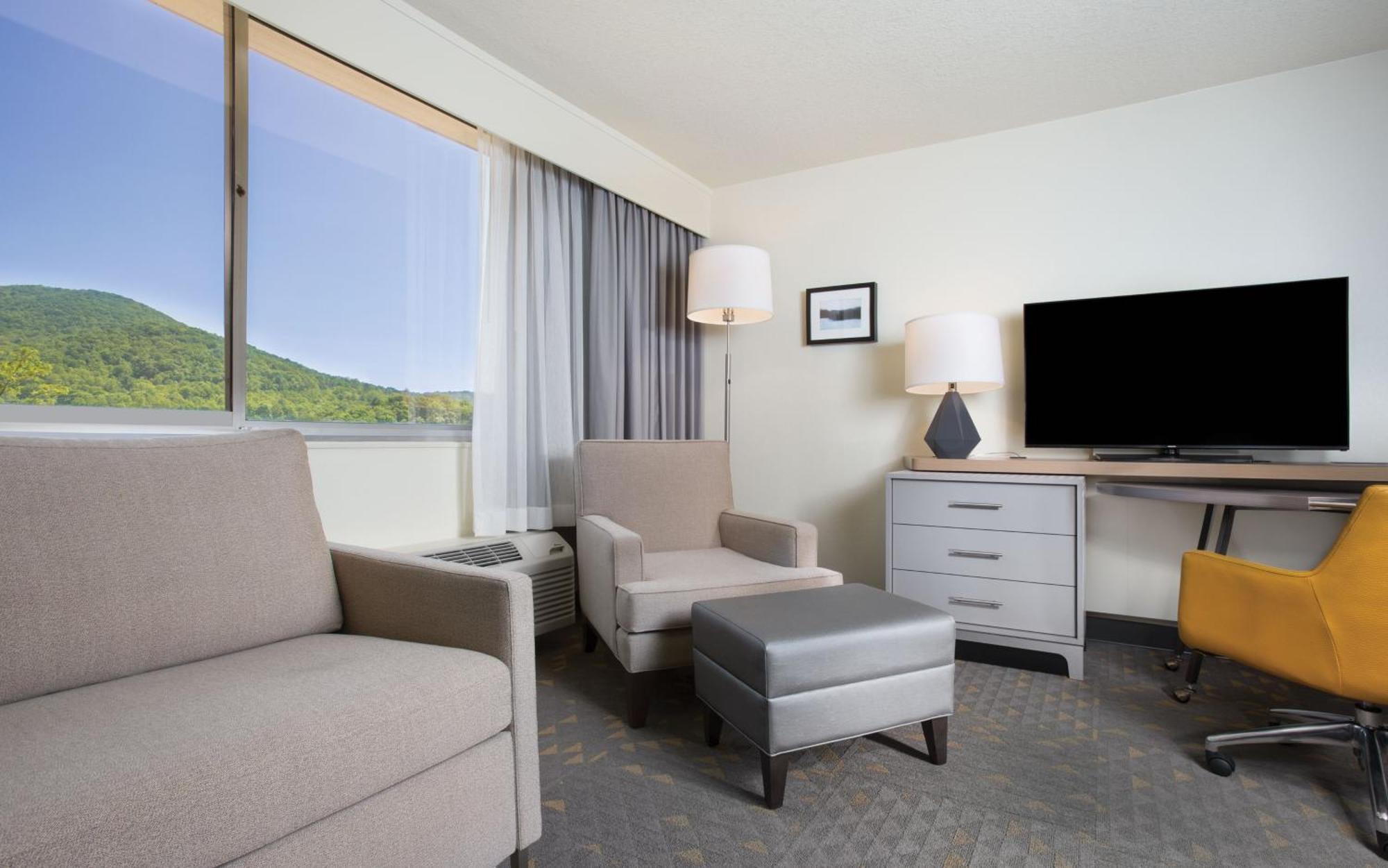 Holiday Inn Asheville East-Blue Ridge Pkwy By Ihg Bagian luar foto