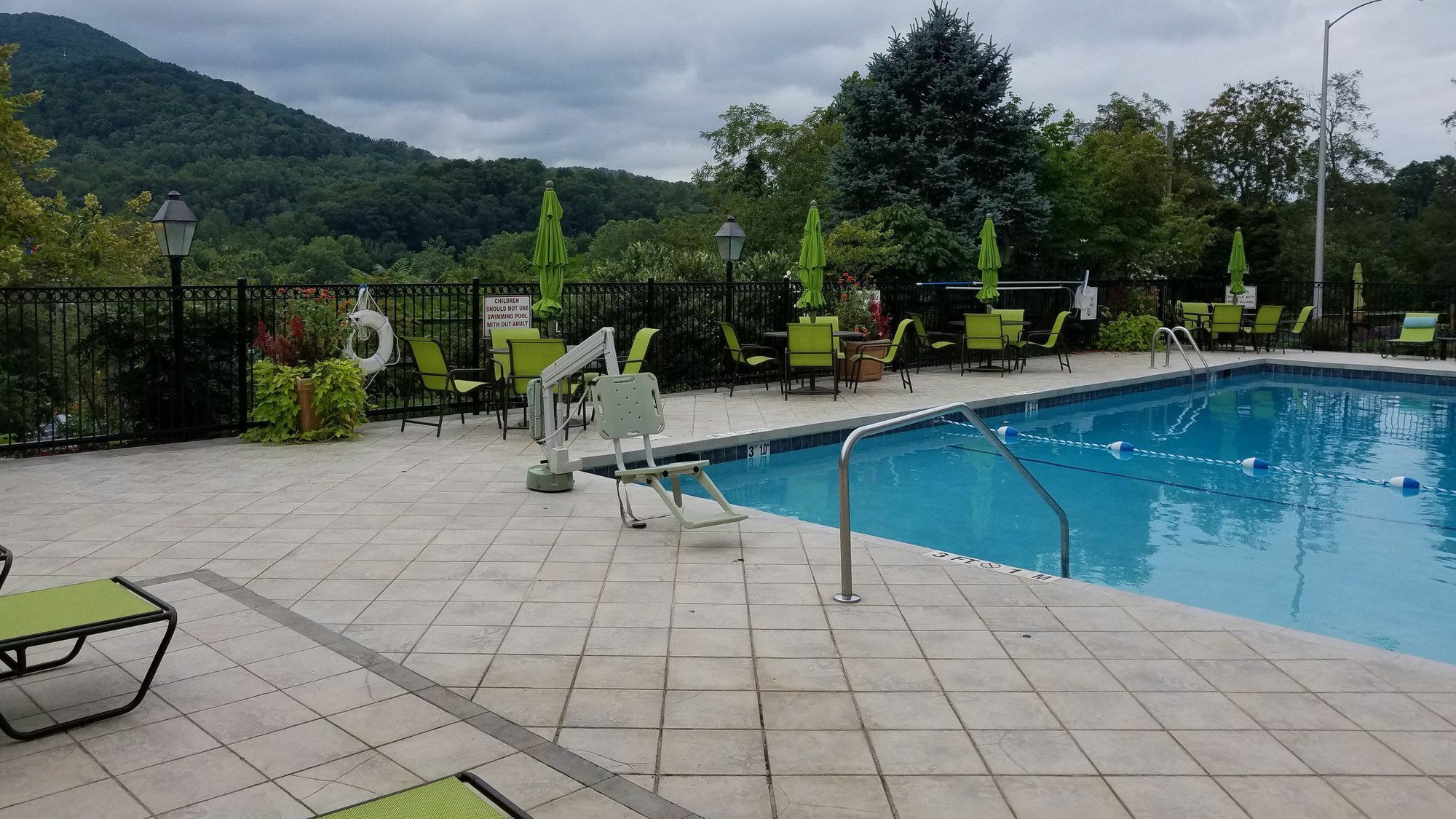 Holiday Inn Asheville East-Blue Ridge Pkwy By Ihg Bagian luar foto